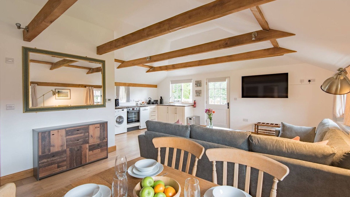 Ewhurst Green Apartment | Motor House Loft - beautiful loft conversion in lovely rural location by Bloom Stays