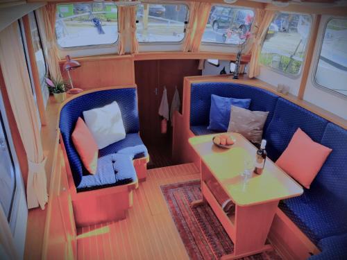 Amsterdam South Boat Rental | Motor Yacht Amazone