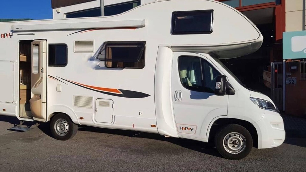 Velilla de San Antonio House | Motorhome rental