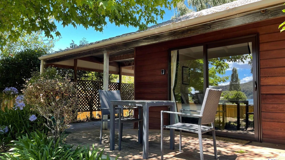 Motuoapa Cottage | Motuoapa Bay Chalets