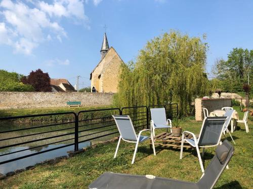 Mezieres-sur-Ponthouin House | Moulin Authentique avec Pêche, Animaux Acceptés et Confort Moderne près du Mans - FR-1-410-323