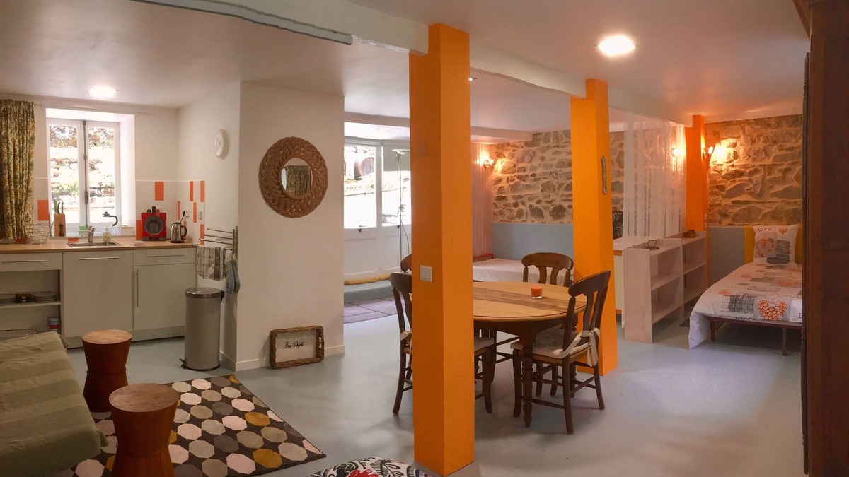 Blot-lʼEglise House | Moulin de la Fayolle, Chambre d'Amis: dortoir 8 couchages avec kitchenette.