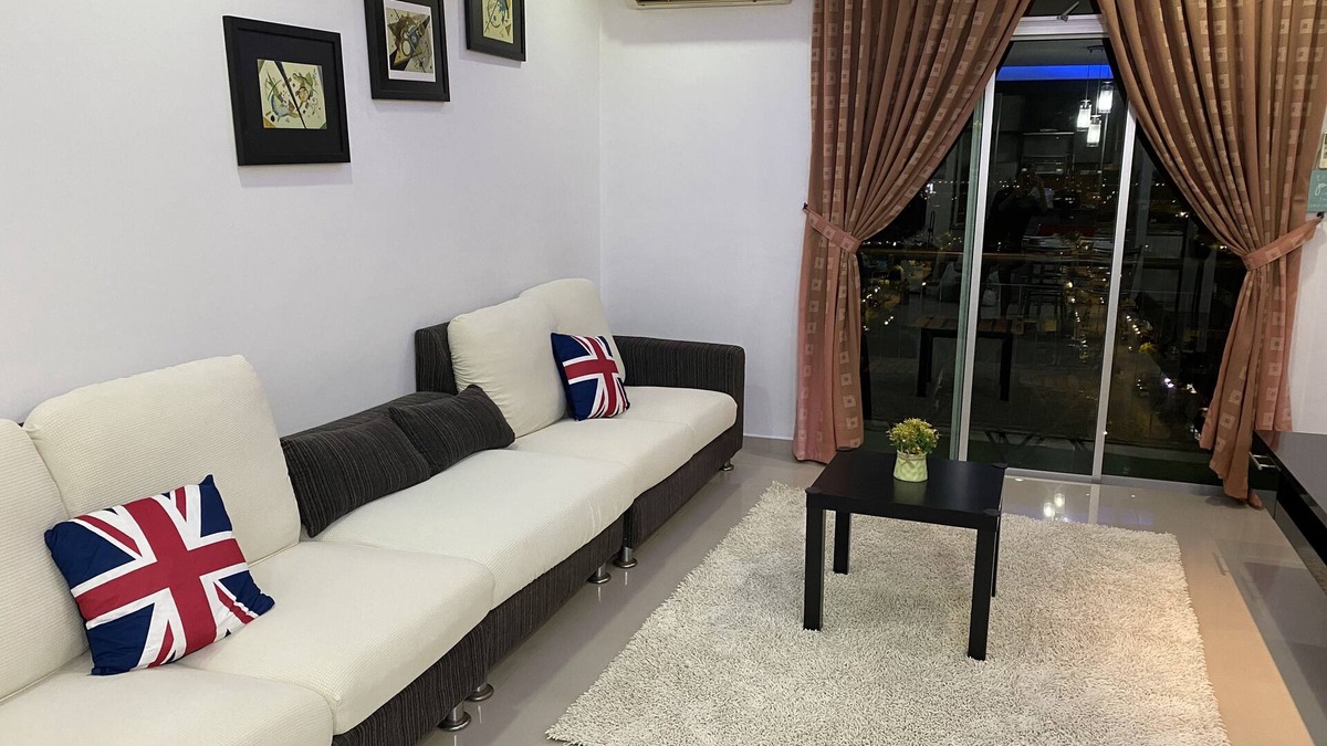 Taman Mount Austin Apartment | MOUNT AUSTIN COMFY LAKE VIEW 5-10 PAX NEAR TOPPEN IKEA AEON WATERPARK