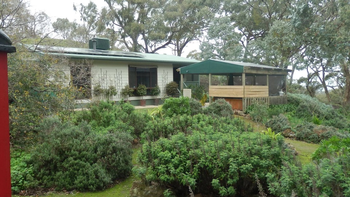 Spring Gully House | mount charmal cottage.