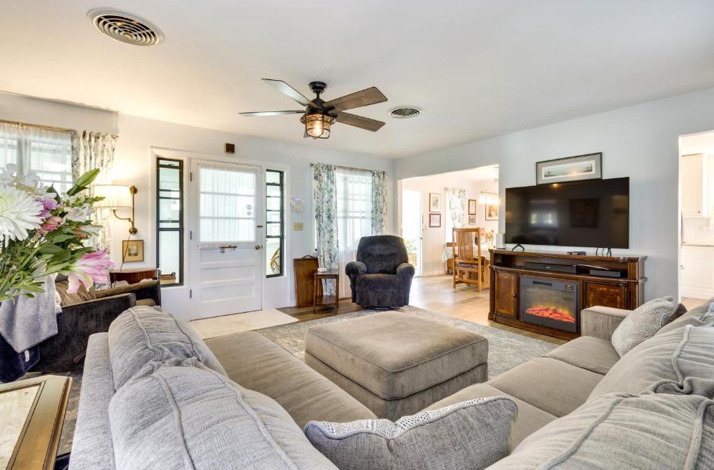 Mount Dora House | Mount Dora Tropical Escape Steps to Lake Gertrude