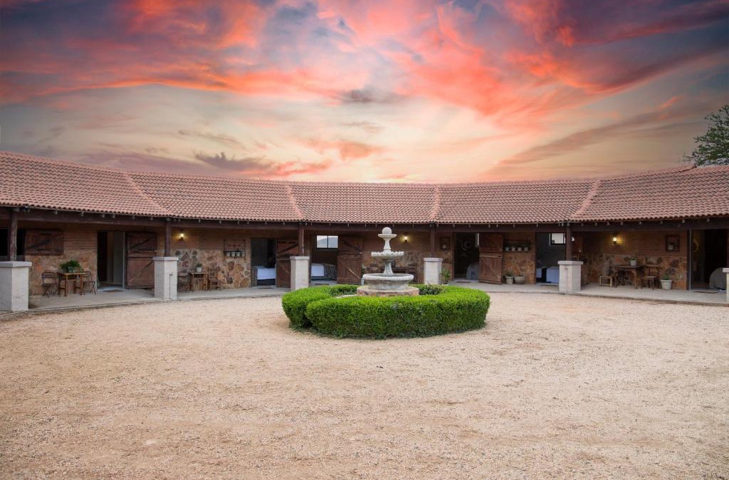 Lydenburg House | Mount High Luxury Stables