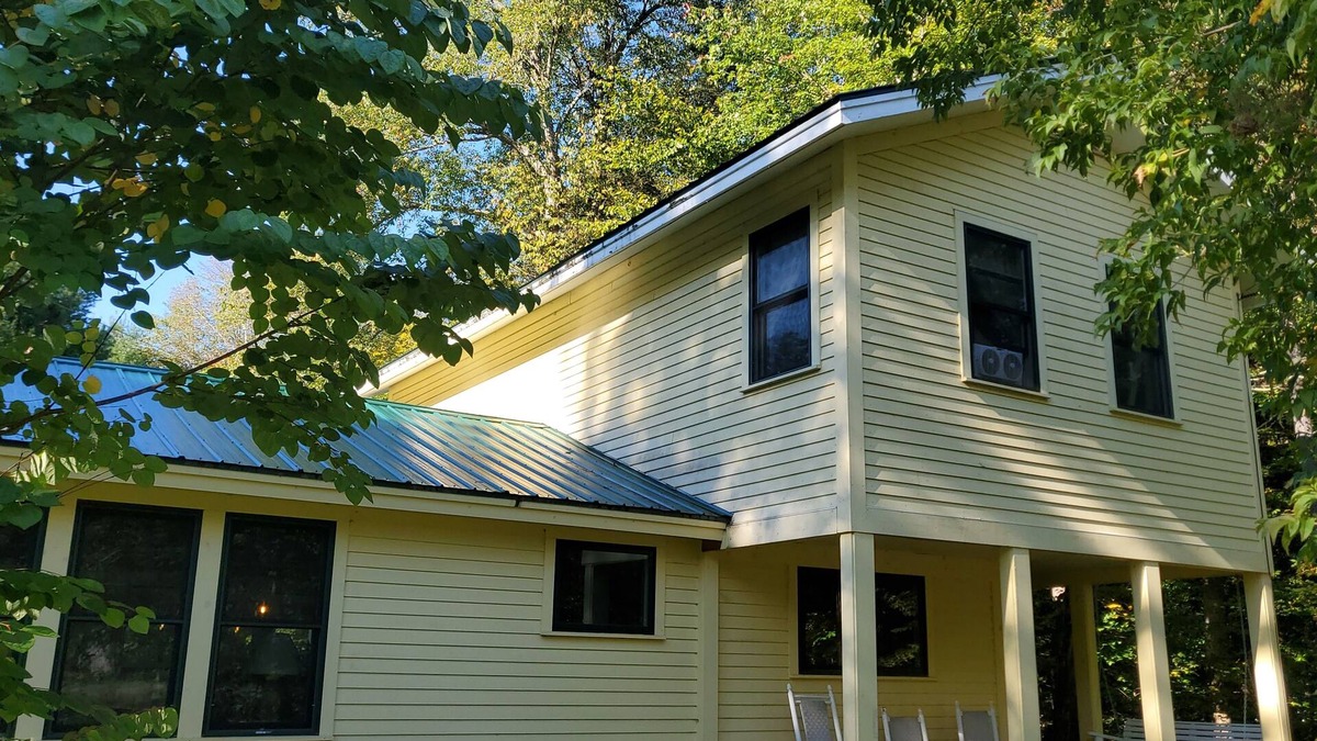 Underhill Center House | Mount Mansfield Cottage Cozy 3 Bedroom near Smugglers Notch