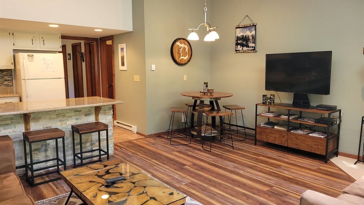 Frisco House | Mount Royal | 2BR/2BA | Main St Location| Free Bus