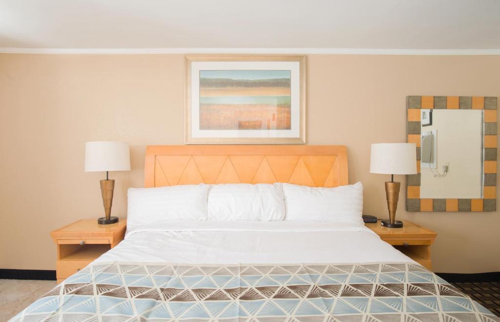 Adams Hotel | Mount Royal Inn