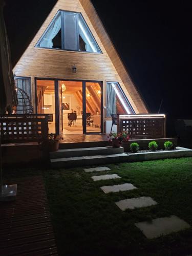 Avram Iancu Ski Chalet | Mountain A-Frame Resort , com Avram Iancu