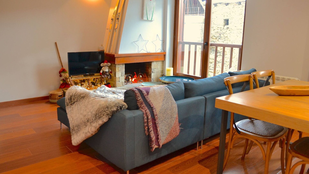Alt Aneu Apartment | Mountain apartment with fireplace