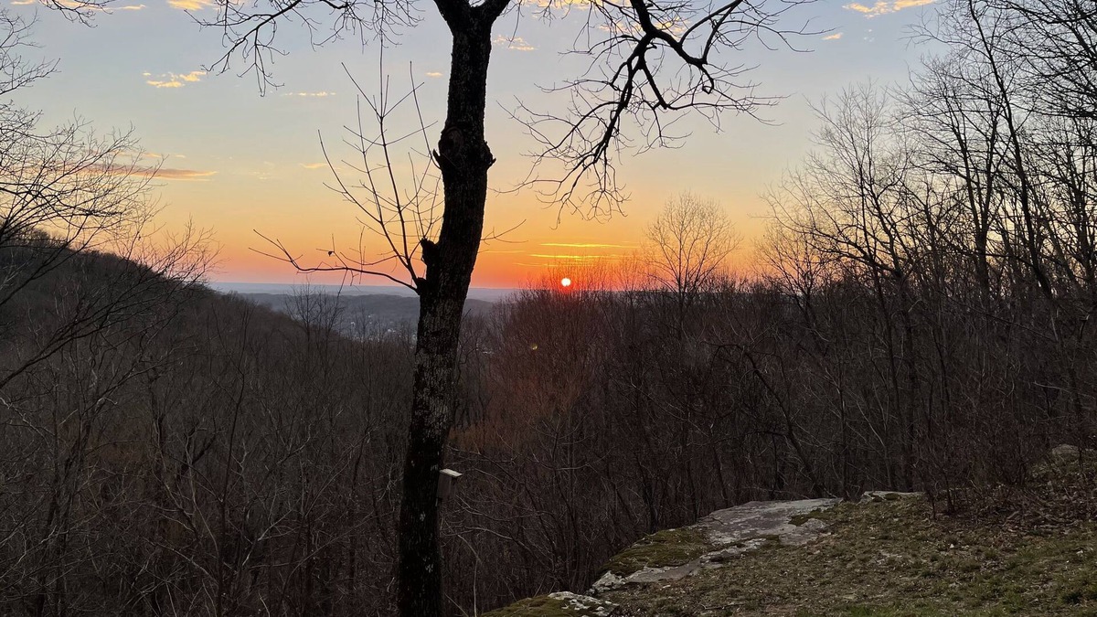 Fort Payne Cabin | Mountain brow get away! Private and quiet, perfect for a romantic get a way!