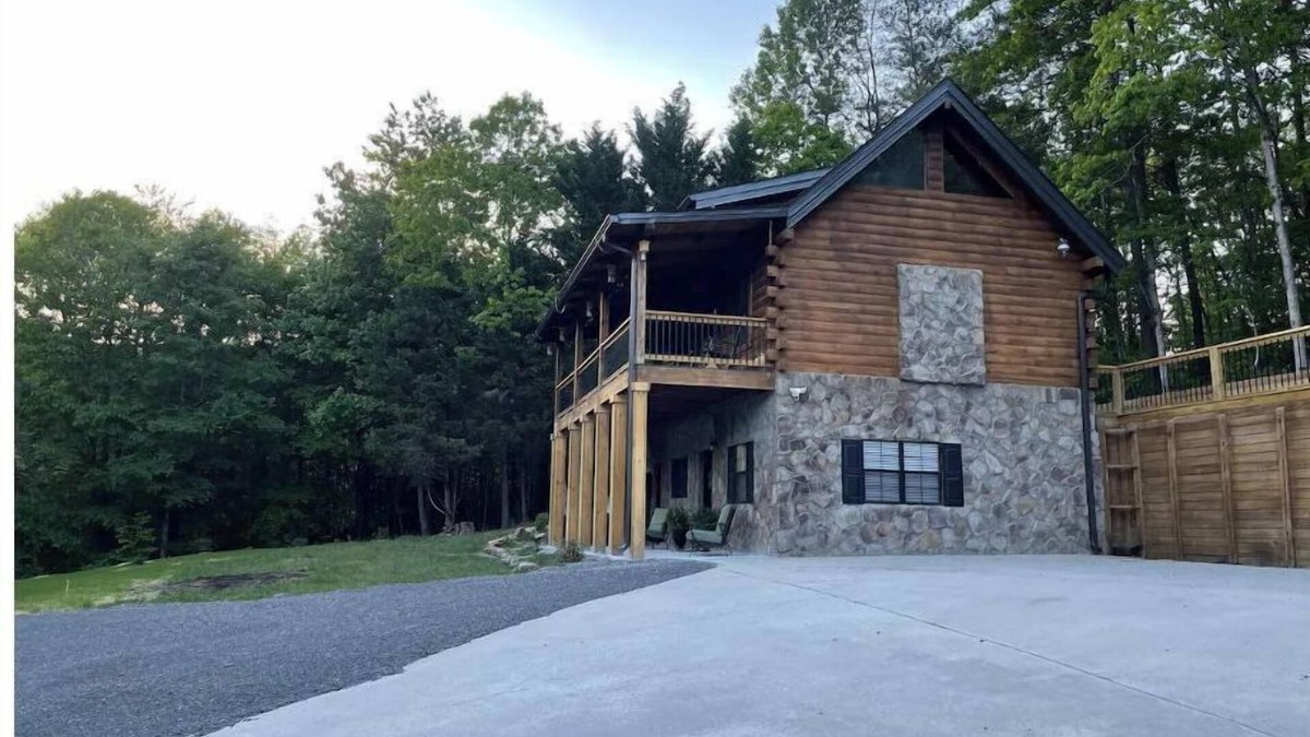 Dayton Cabin | Mountain Cabin, Dayton TN w/BOAT PARKING & Wifi