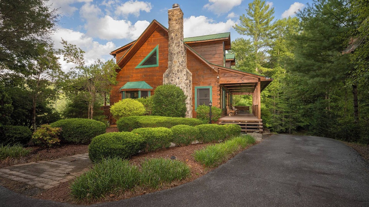 Ferguson Cabin | Mountain Cabin, Great Decks, WiFi, Pool Table, Ping Pong Table, & Foosball