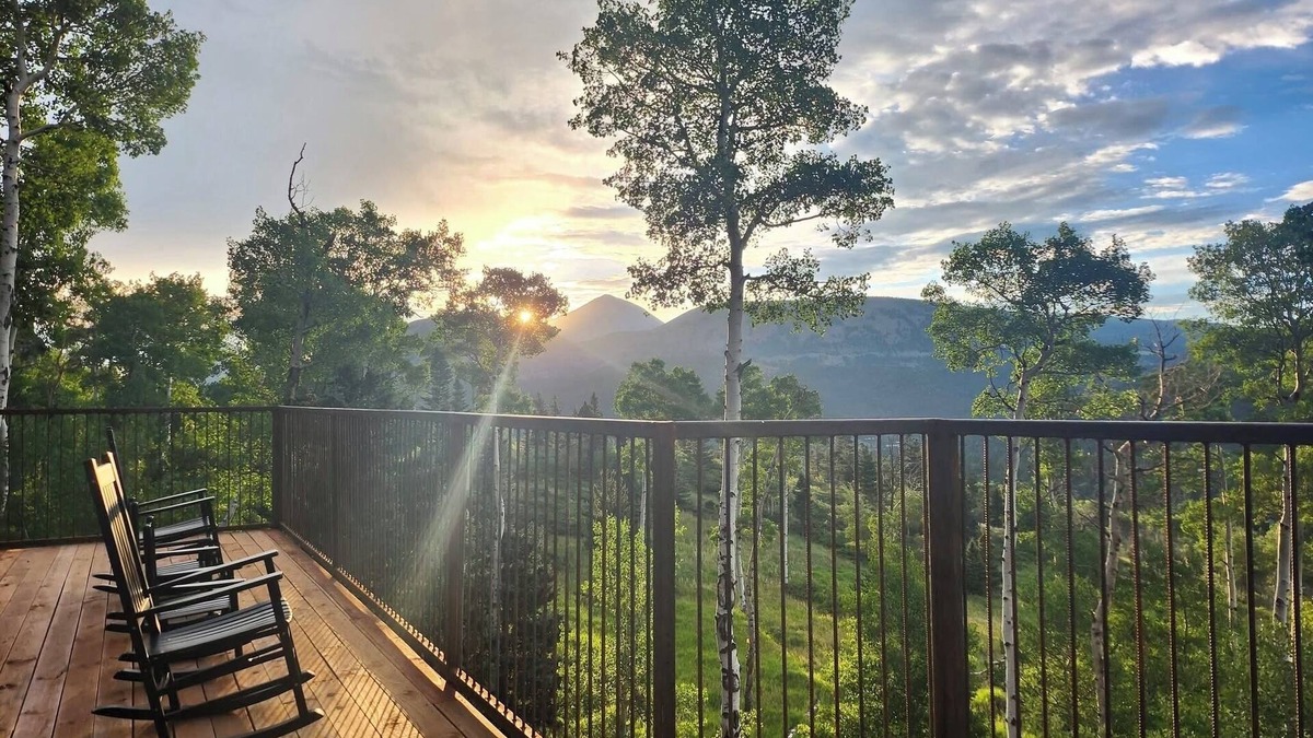 Cuchara Cabin | Mountain Cabin w/360° Views, Hot Tub, Pet-Friendly, Trails, Fireplace, Sleeps 16