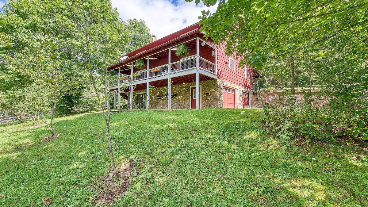 Leicester Cabin | Mountain Cabin with Hot Tub, Fire Pit, & Views ~ Sleeps 14!