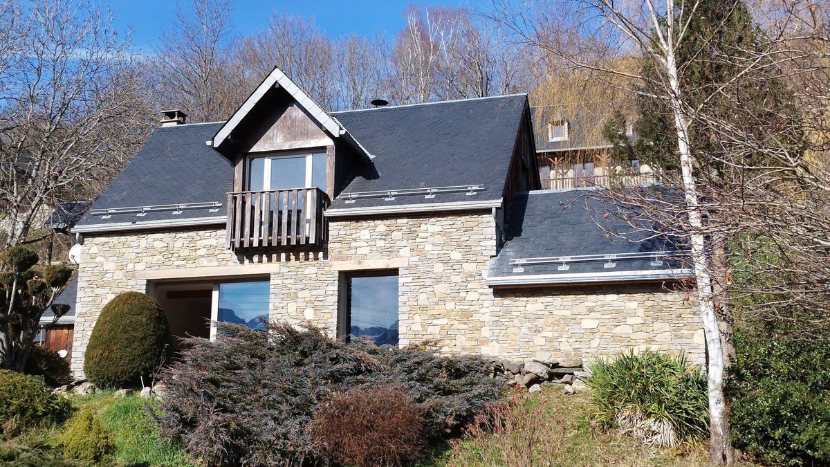 Cathervielle Ski Chalet | Mountain chalet in a typical village in the country of the bear