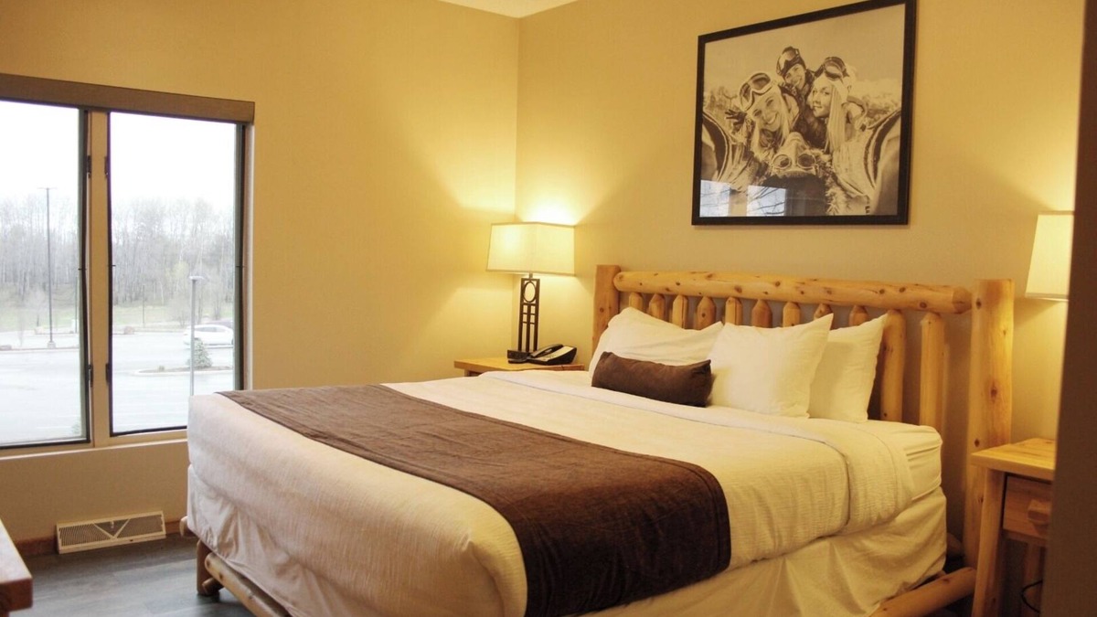 Iron Mountain Hotel | Mountain Chalet Perfect for Outdoor Enthusiasts - Hiking & Fishing Nearby