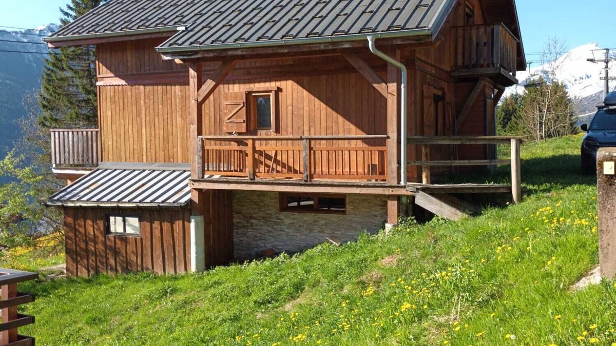 Doucy-Combelouviere Ski Chalet | Mountain chalet with view - sleeps 14