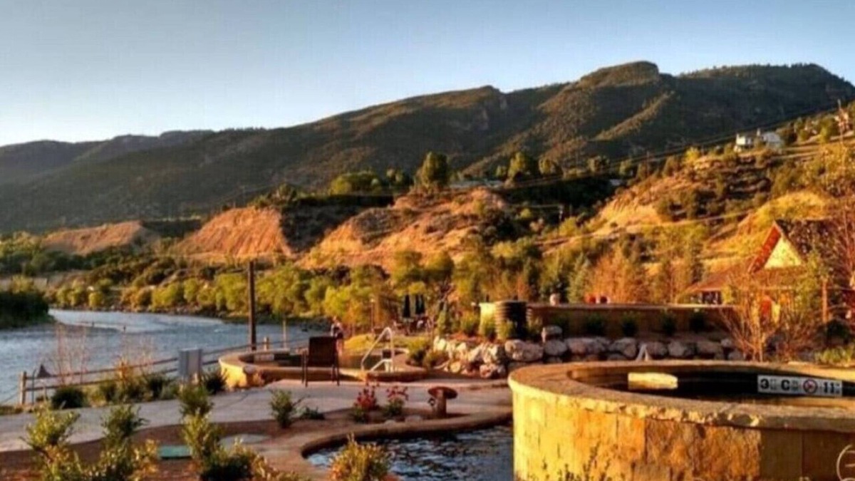 Glenwood Springs House | Mountain Classic NEW *Arcade/Air Hockey* 5 Suites!