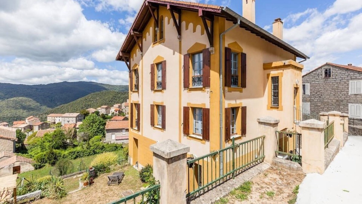 Olivese Hotel | Mountain cottage with 8 bedrooms