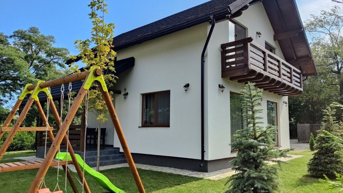 Bran Cottage | Mountain cottage, with garden and barbeque, near Bran Castle