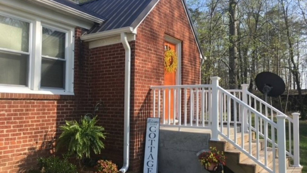 King House | Mountain Cottage with spectacular views of Sauratown Mountain in Stokes County.