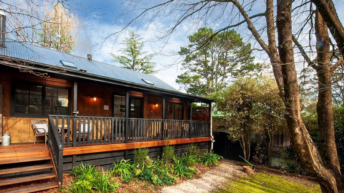 Blackheath House | Mountain Den | Charming pet friendly mountains cottage!