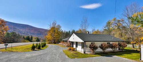Jewett House | Mountain Dream Brand New Hot Tub Fire Pit