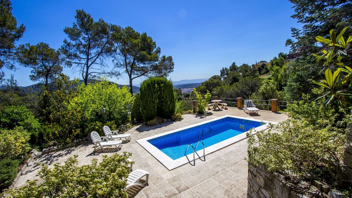 Castellar del Valles Villa | Mountain Escape w/stunning views 40 km to Barna!