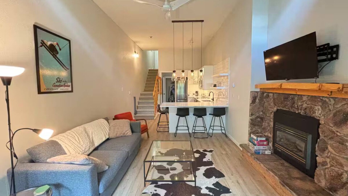 East Kootenay Condo | Mountain Edge Retreat, King Bed, Ski-in/Ski-out