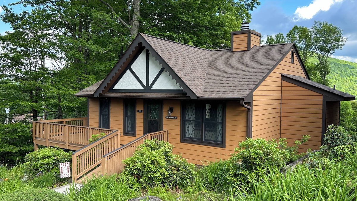 Burnsville Cottage | Mountain Elegance, Peace and Serenity. Burnsville area