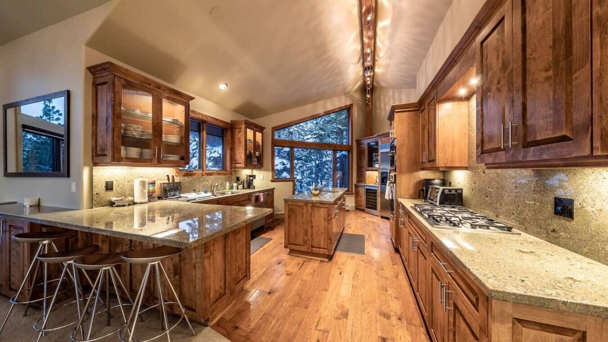 Lower Kingsbury House | Mountain Escape | Decks-EV Charger-Spa | Sleeps 10