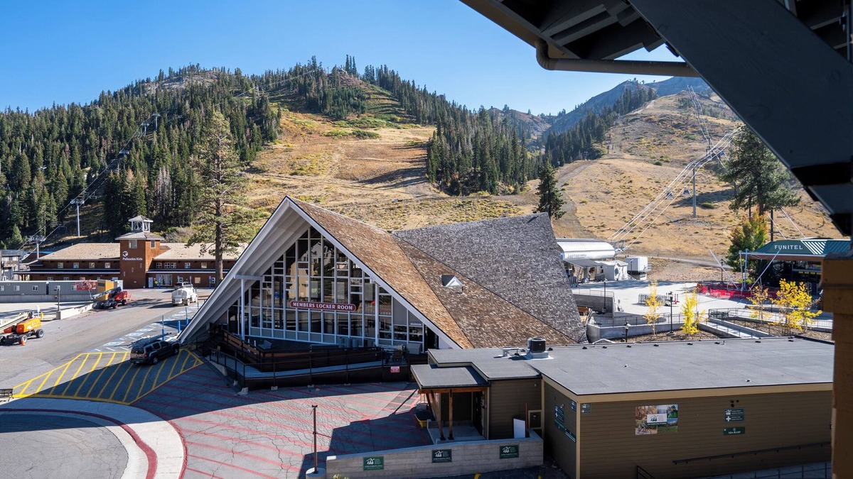Olympic Valley Condo | Mountain Facing Ski-In/Ski-Out Top Floor 1 Bedroom Condo