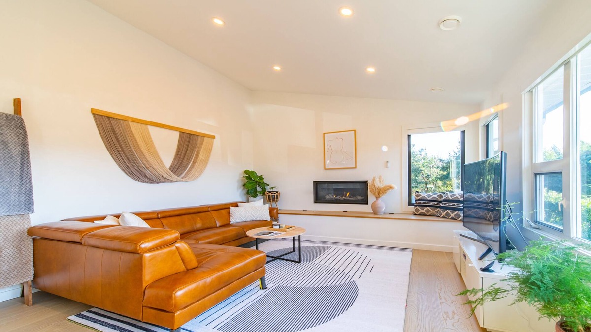 Regional District of Nanaimo House | Mountain Garden Oasis Getaway