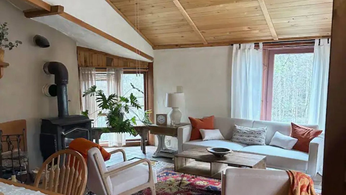 Burnsville Cottage | Mountain Getaway in Celo with Southwest Vibe