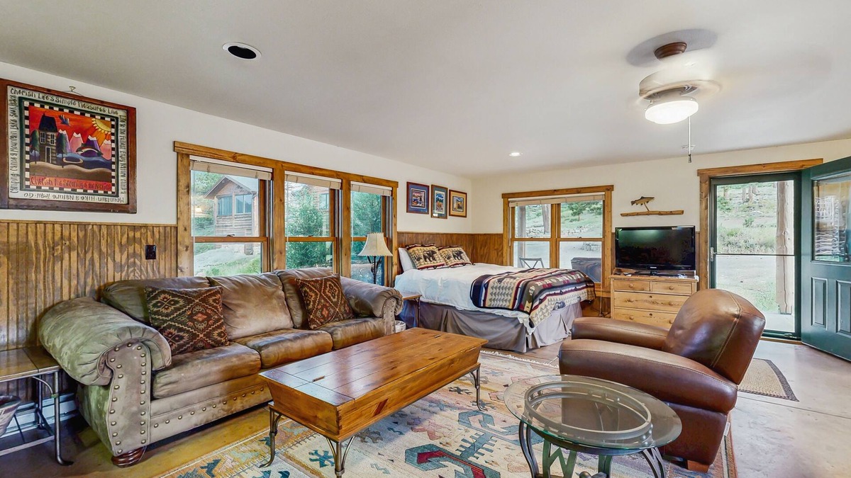 Estes Park Cabin | Mountain getaway with separate bunkhouse, deck, & trail access