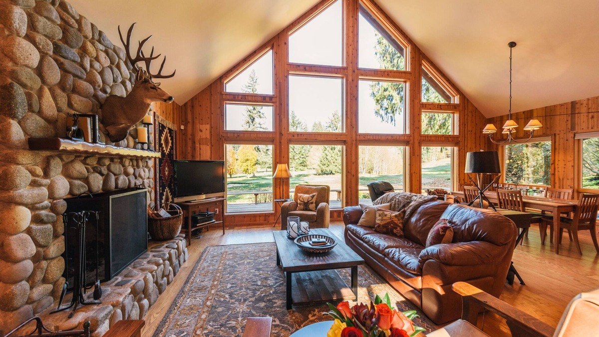 Welches House | Mountain Golf Course Retreat
