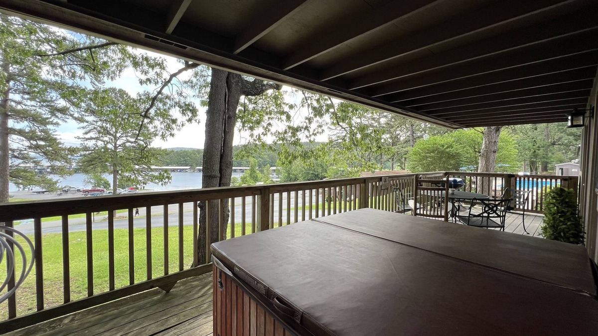 Mount Ida Cottage | Mountain Harbor Lodge cottage on Lake Ouachita by RedAwning