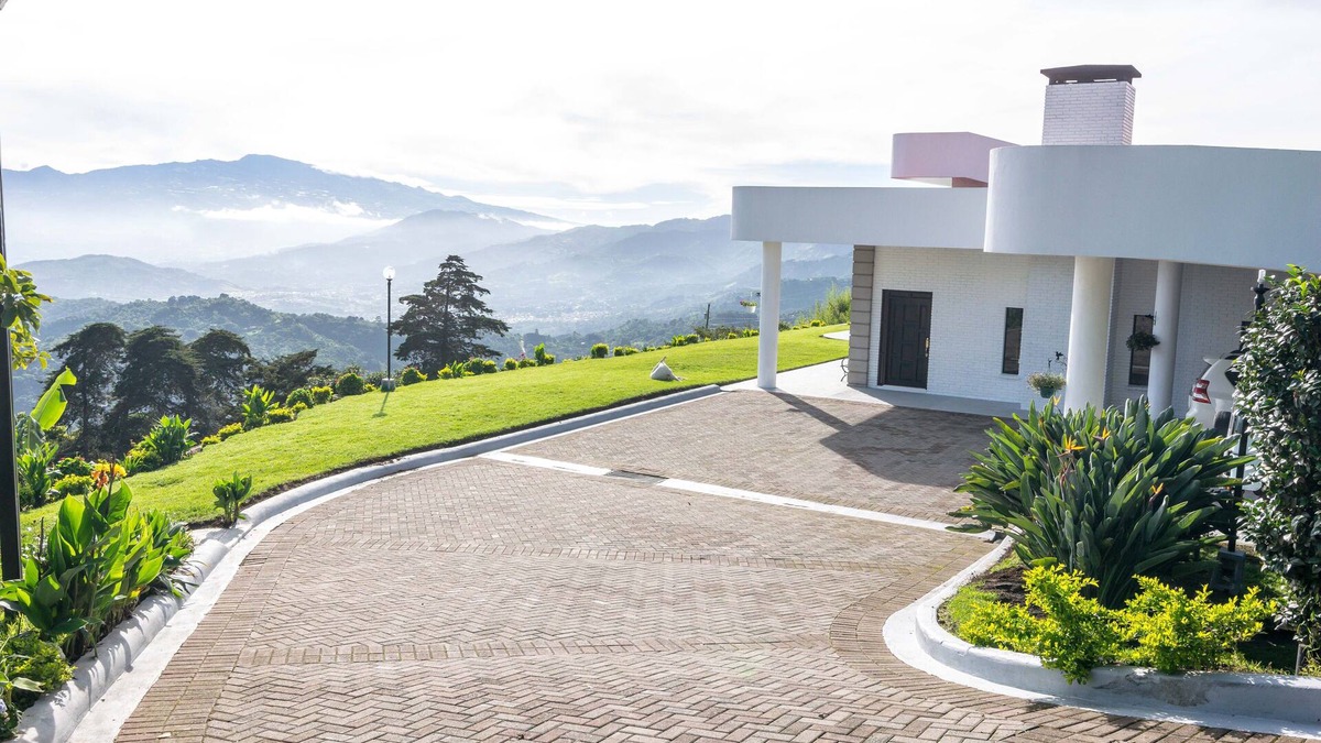 Aserri House | Mountain Home Overlooking The San Jose' Valley