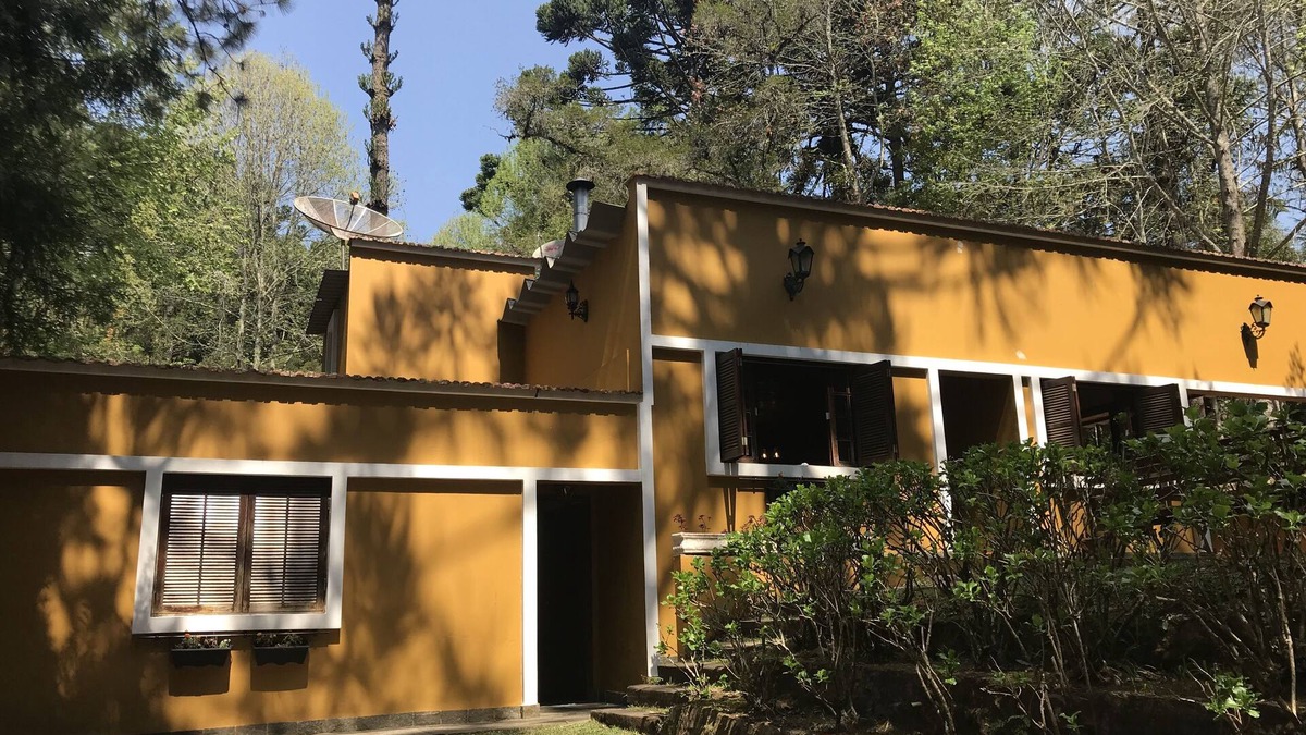 Campos do Jordao House | Mountain House with 5 suites amidst the woods.