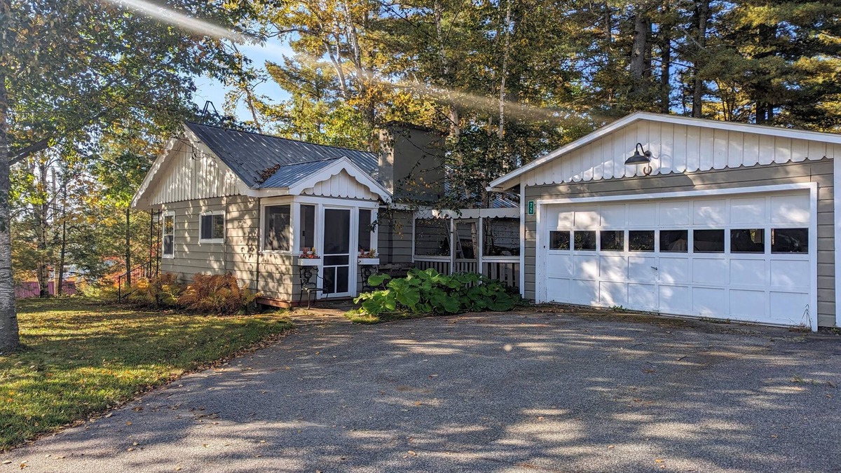 Saranac Lake House | Mountain House - Steps to the Rail Trail!