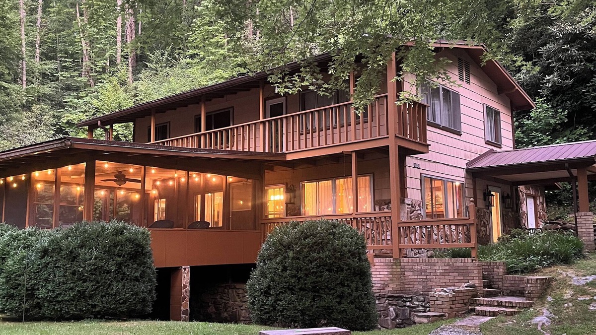 Almond House | Mountain Lake House - Hot tub, fire pit, fish and swim!