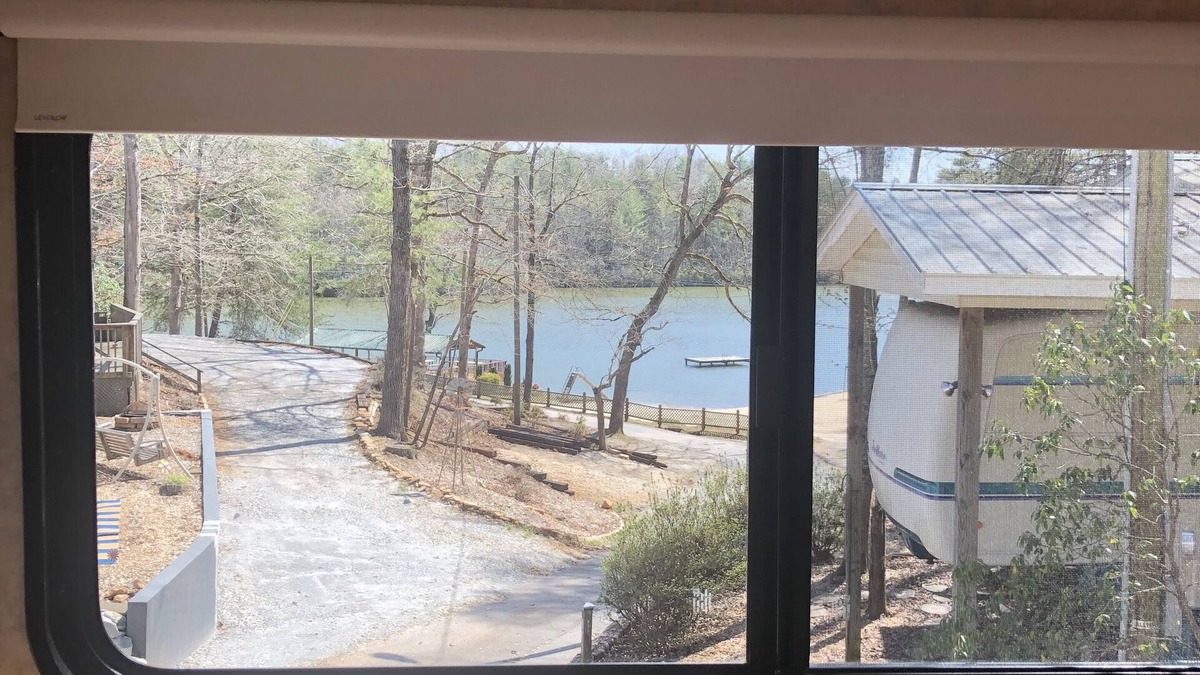 Cleveland House | Mountain/Lake Retreat RV Pet Friendly