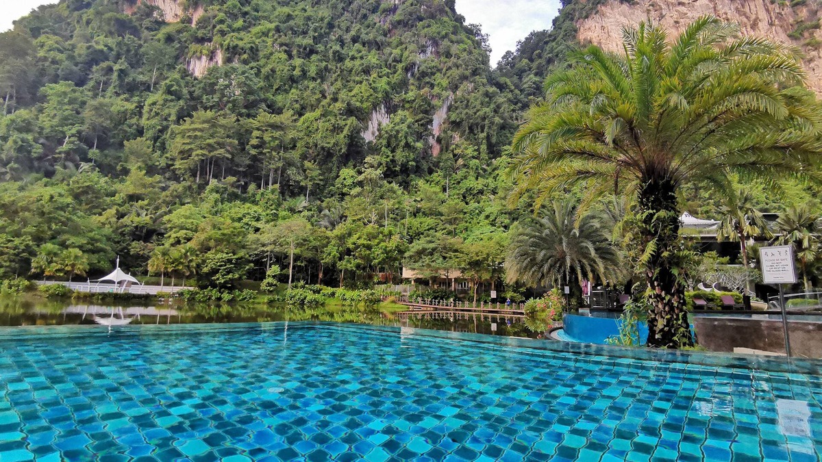 Hulu Kinta Condo | Mountain & Lake Views' Suite Cycas