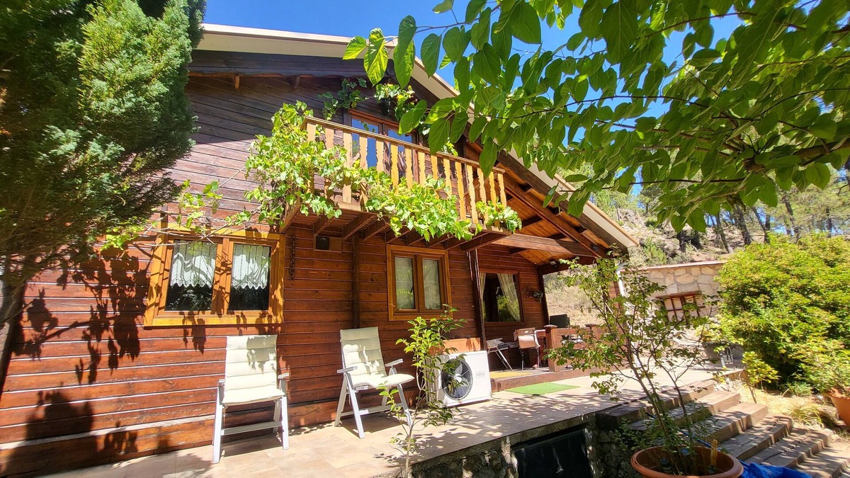 Riopar Viejo Villa | Mountain lodge in Calar del Rio Mundo Natural Park