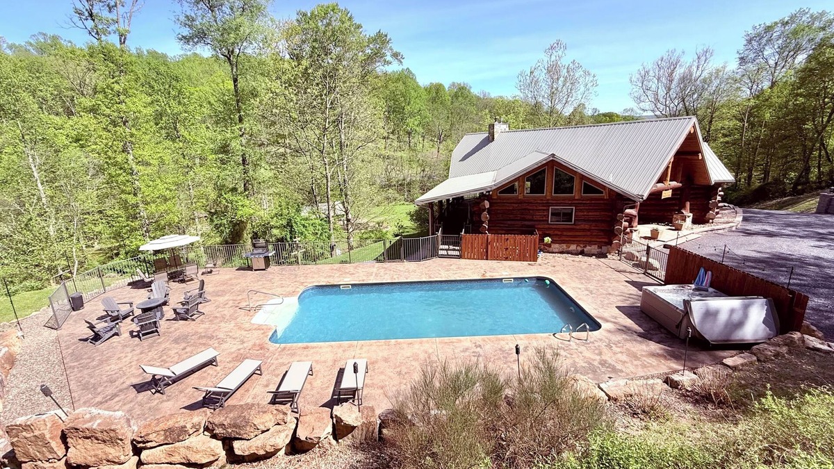 Mattawana Cabin | Mountain lodge in central PA, with Wi-Fi, a heated pool and hot tub.