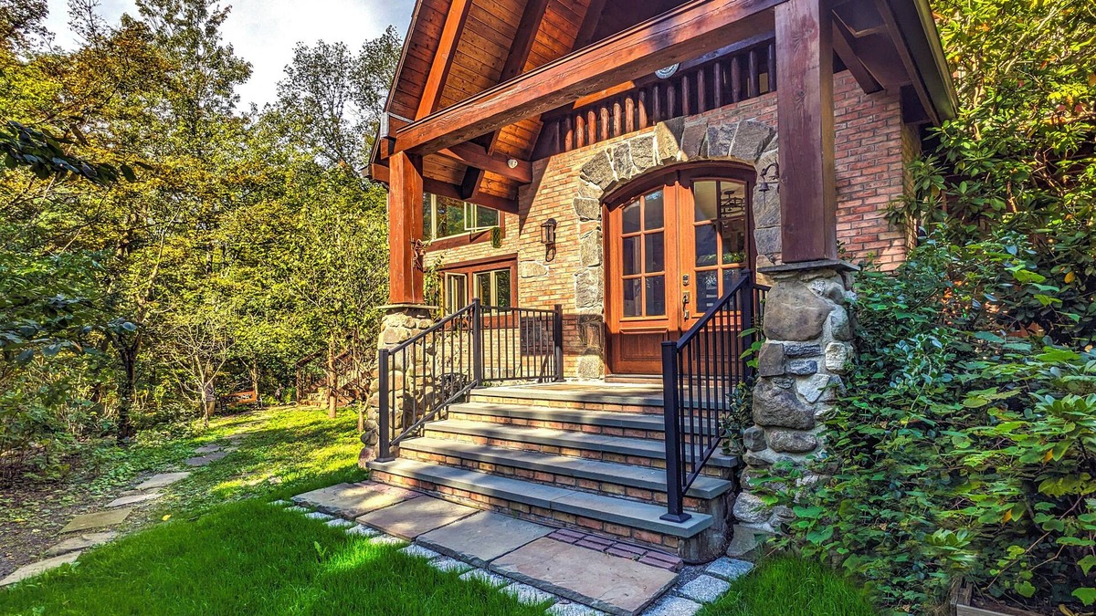 New Paltz House | Mountain Lodge Retreat, Near New Paltz &Hikes.nNature and modern convenience.
