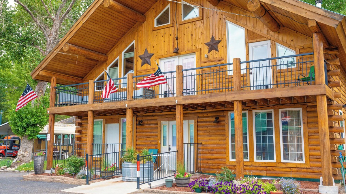 Cascade Cabin | Mountain Lodge With Private Deck