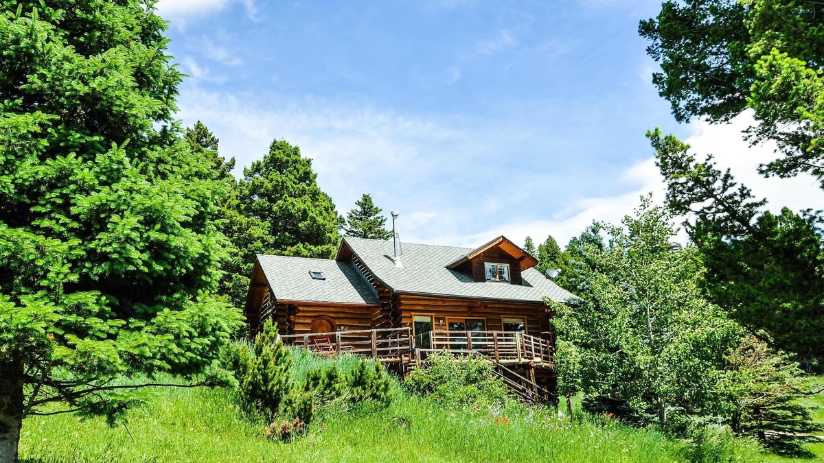 Bozeman Cabin | Mountain Log Home Close to Historic Downtown Bozeman & Bridger Bowl.